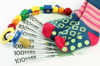 figure_photo: Geldscheine und Baby-Socken