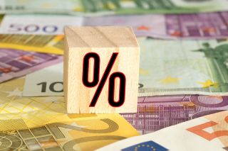 figure_photo: Euro-Scheine und Prozentzeichen