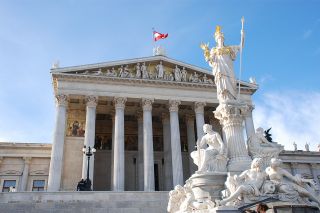 © Alexander Reitter - Adobe Stock.com figure_photo: Parlament