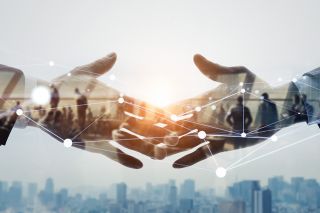 © metamorworks - Adobe Stock.com figure_photo: Zwei Hände