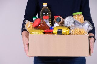 figure_photo: Box mit Lebensmitteln
