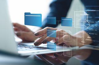 figure_photo: Laptop und digitale Akten