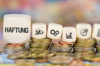 figure_photo: Würfeln mit Aufschrift und Zeichen